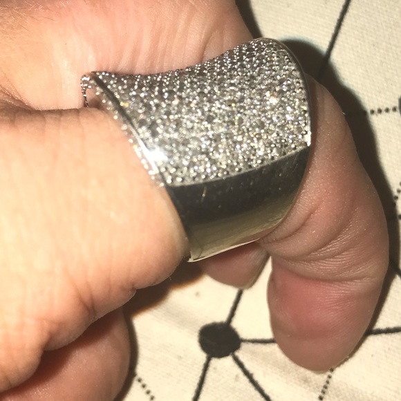 BEAUTIFUL 4.36ctw PAVE DIAMOND RING in WHITE GOLD - Picture 6 of 13